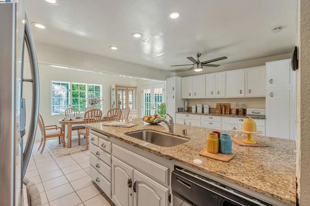 Dining room, Interior, Kitchen, Recessed Lighting