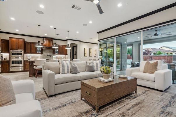 Dining room, Interior, Kitchen, Living room, Pendant Lights, Recessed Lighting, Stainless Steel Appliances