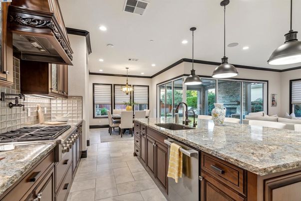 Dining room, Interior, Kitchen, Living room, Pendant Lights, Recessed Lighting, Stainless Steel Appliances