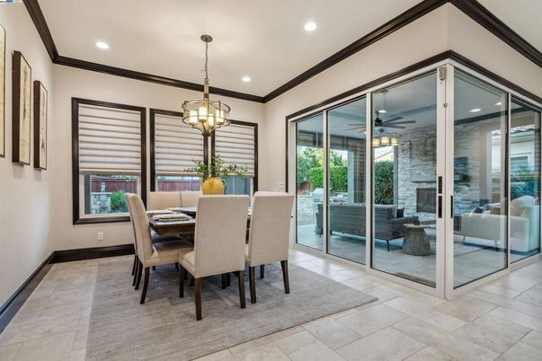 Dining room, Interior, Pendant Lights, Recessed Lighting