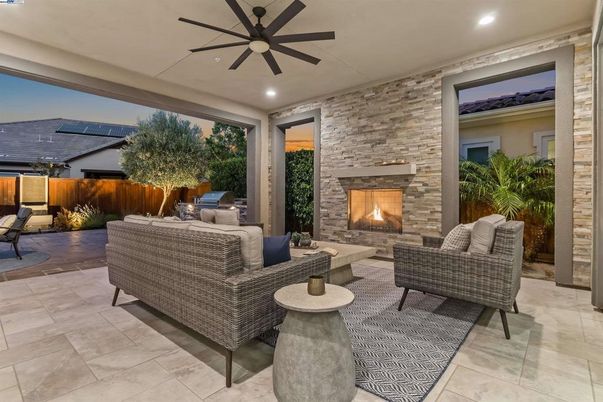 Exterior, Fireplace, Living room, Recessed Lighting