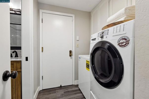 Interior, Utility Closets, Washer, Wood Texture Flooring