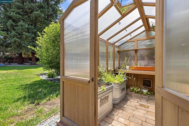 Backyard, Exterior, Sun Room