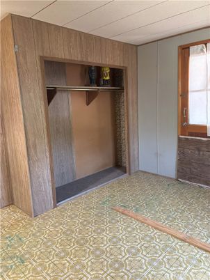 Empty room, Interior