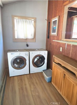 Interior, Washer, Wood Texture Flooring