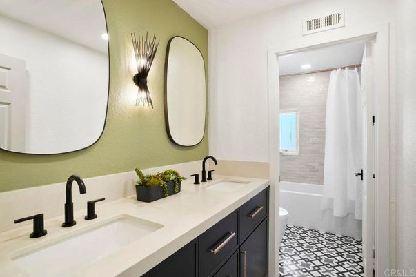 Bathroom, Dual Sink Vanities, Interior, Recessed Lighting