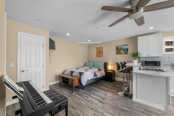Bedroom, Interior, Piano, Recessed Lighting, Wood Texture Flooring