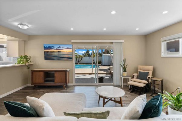 Interior, Living room, Recessed Lighting, Wood Texture Flooring