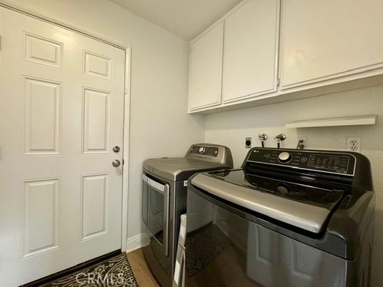 Interior, Washer, Wood Texture Flooring