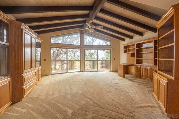 Empty room, Interior, Wooden Beams, Wooden Ceilings