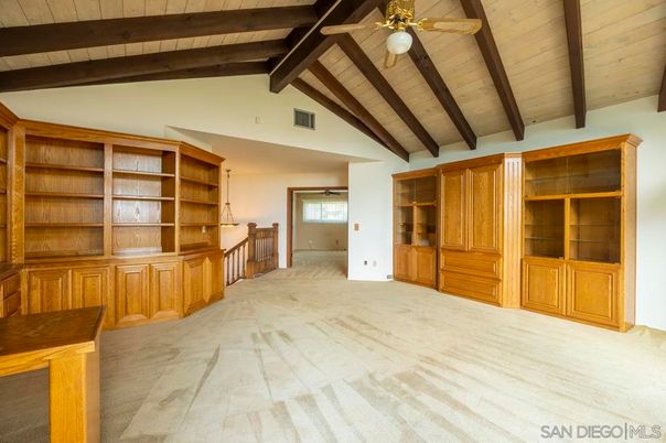Empty room, Interior, Wooden Beams, Wooden Ceilings