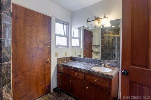 Bathroom, Interior, Tile Countertops