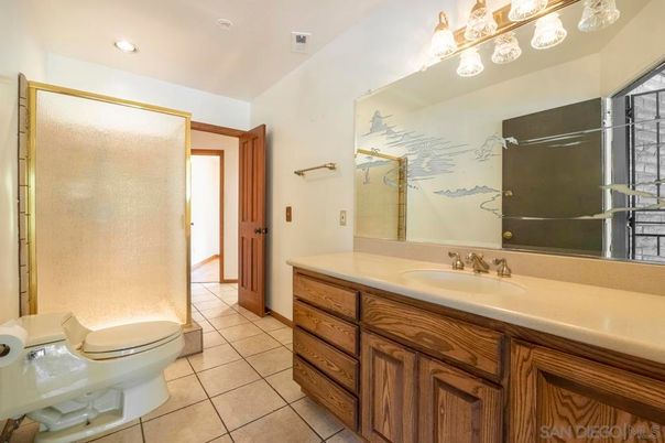 Bathroom, Interior, Recessed Lighting
