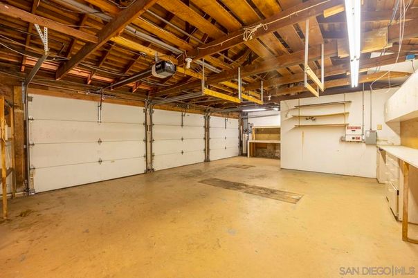 Garage, Interior, Wooden Beams