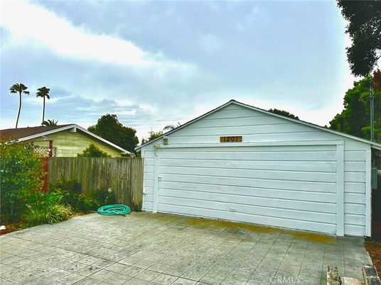 Detached Garage, Exterior