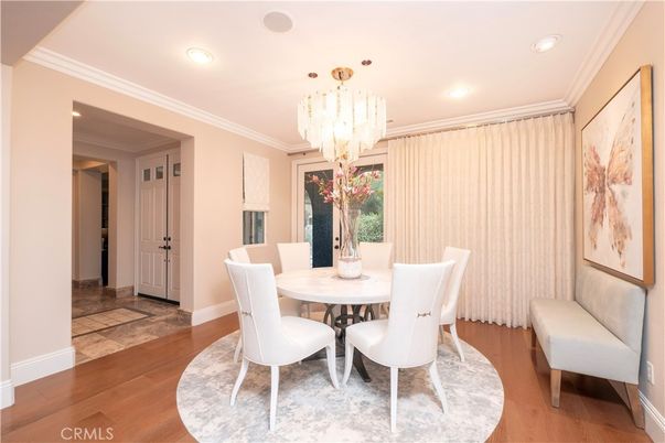 Chandelier, Dining room, Interior, Recessed Lighting, Wood Texture Flooring