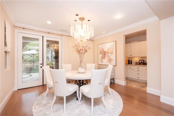 Chandelier, Dining room, Interior, Recessed Lighting, Wood Texture Flooring