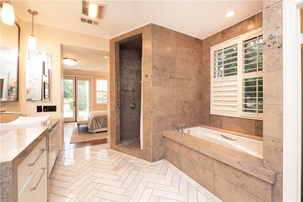Bathroom, Glass Shower, Interior, Pendant Lights, Recessed Lighting