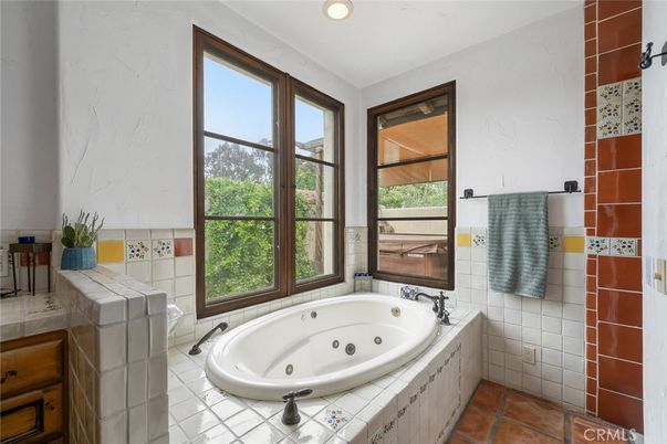 Bathroom, Interior, Recessed Lighting, Tile Countertops