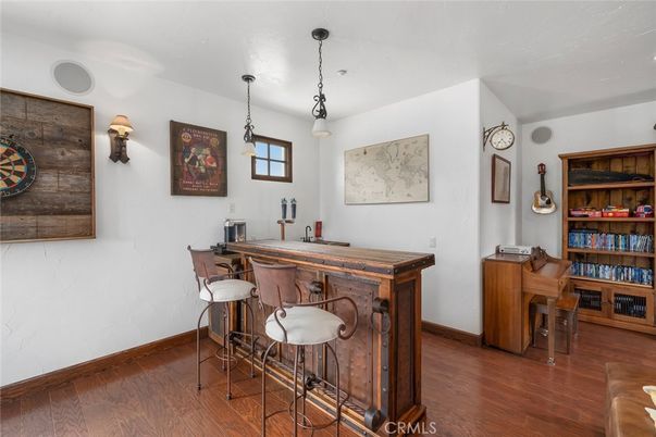 Interior, Pendant Lights, Wood Texture Flooring