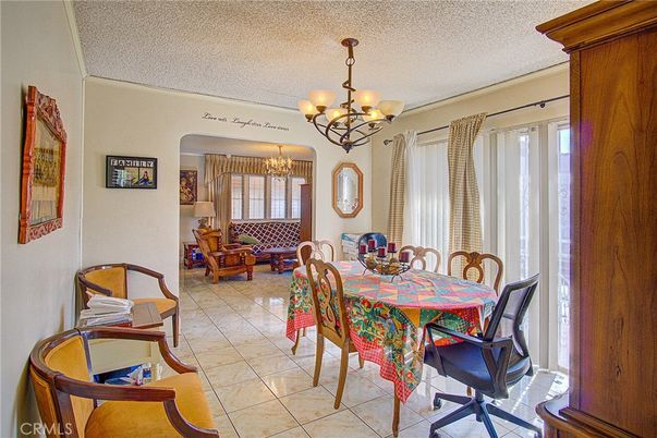 Chandelier, Dining room, Interior, Living room