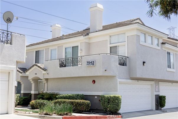 Attached, Exterior, Facade, Modern