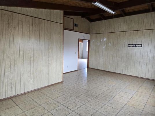 Empty room, Interior, Wooden Beams, Wooden Walls