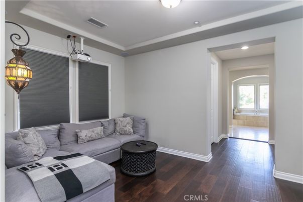 Interior, Living room, Pendant Lights, Recessed Lighting, Wood Texture Flooring