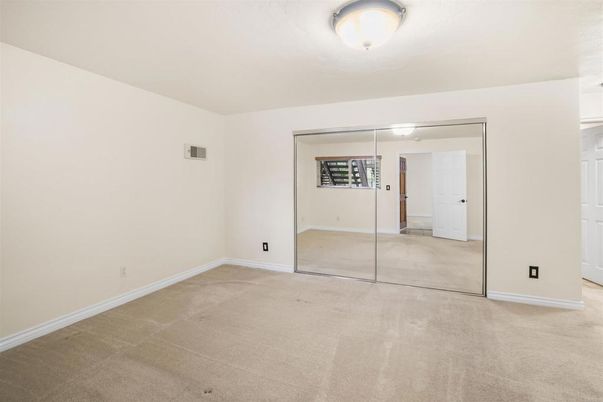 Empty room, Interior