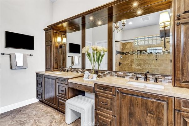 Bathroom, Interior, Recessed Lighting