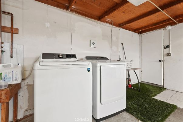 Interior, Washer, Wooden Beams, Wooden Ceilings
