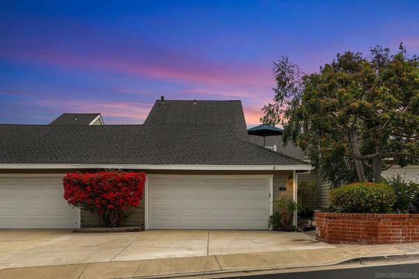 Attached, Exterior, Facade, Ranch