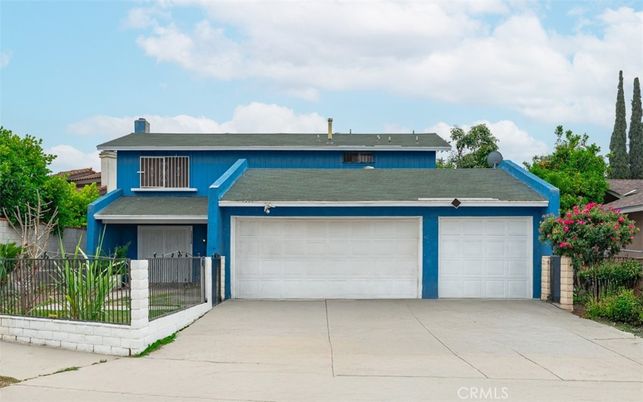 Attached, Exterior, Facade, Modern
