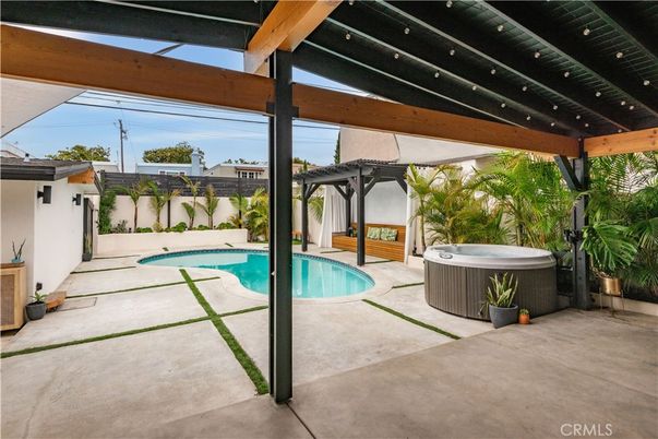 Exterior, Hot Tub, Pool