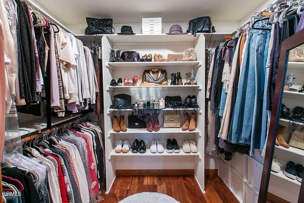Interior, Walk-in Closets, Wood Texture Flooring