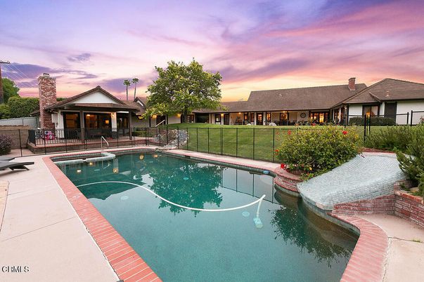 Exterior, Pool