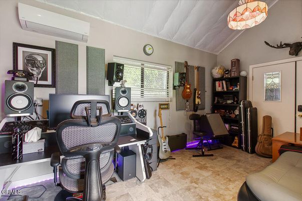 Home Office, Interior