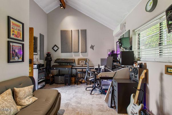 Home Office, Interior