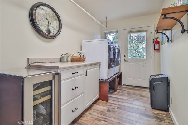 Interior, Washer, Wood Texture Flooring