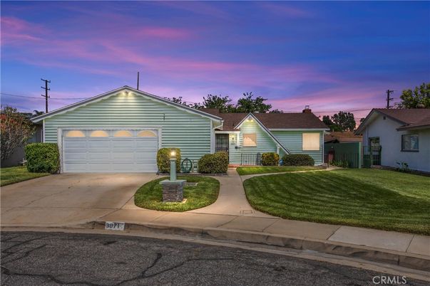 Attached, Exterior, Facade, Ranch