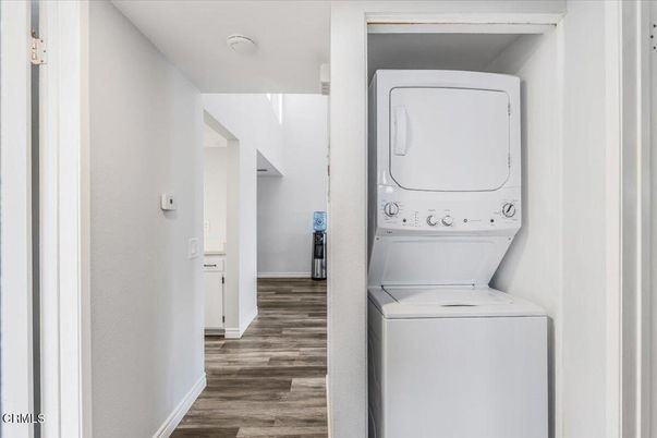 Interior, Utility Closets, Washer, Wood Texture Flooring