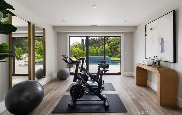 Fitness Equipment, Interior, Recessed Lighting, Wood Texture Flooring