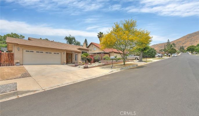 Attached, Exterior, Facade, Ranch