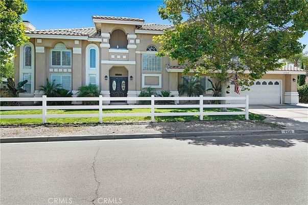 Attached, Exterior, Facade, Mediterranean