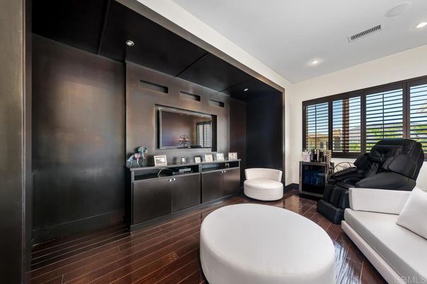 Bathroom, Free Standing Baths, Interior, Living room, Recessed Lighting, Wood Texture Flooring