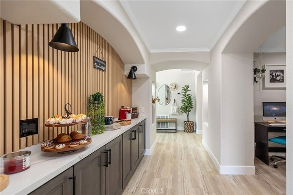 Interior, Recessed Lighting, Wood Texture Flooring