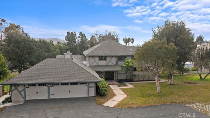 Attached, Exterior, Facade, Tudor Revival