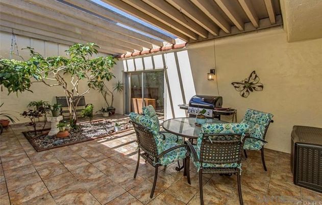 Dining room, Exterior