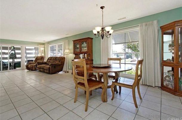 Chandelier, Dining room, Interior, Living room