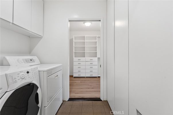 Interior, Washer, Wood Texture Flooring